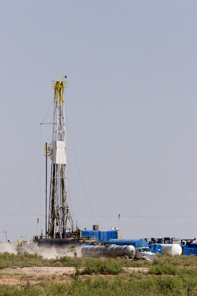 Gas well drilling (albradenphoto.com)