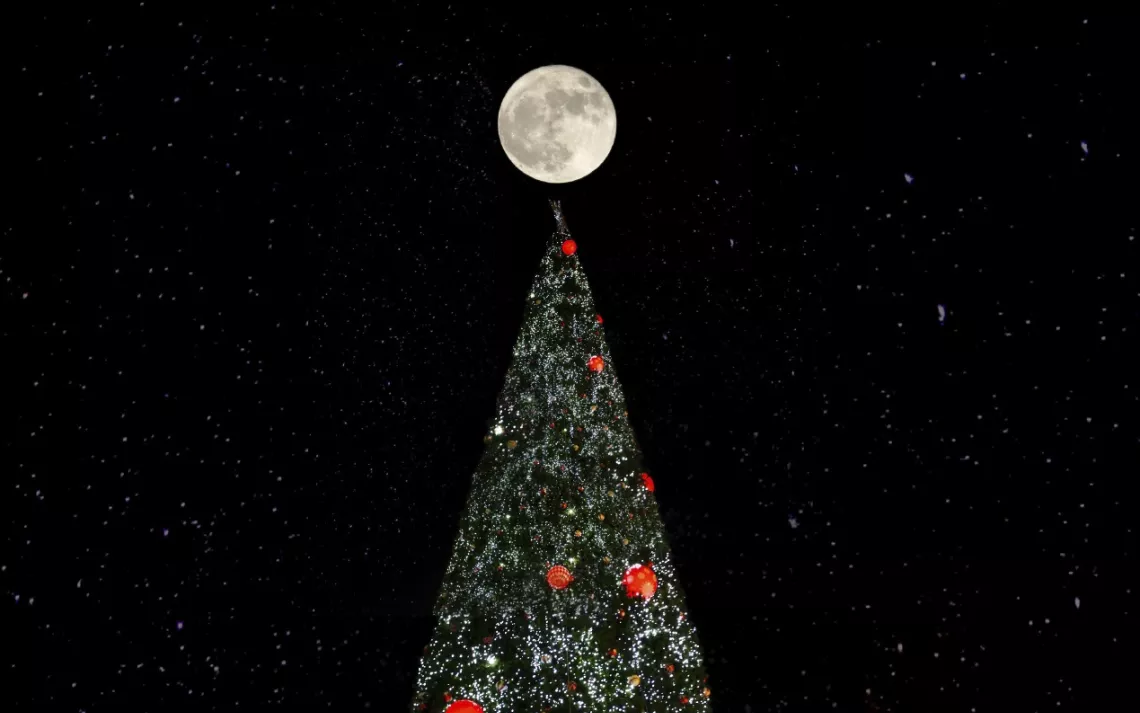 December Brings a Full Moon For Christmas