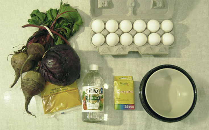 Ingredients to dye your eggs naturally.
