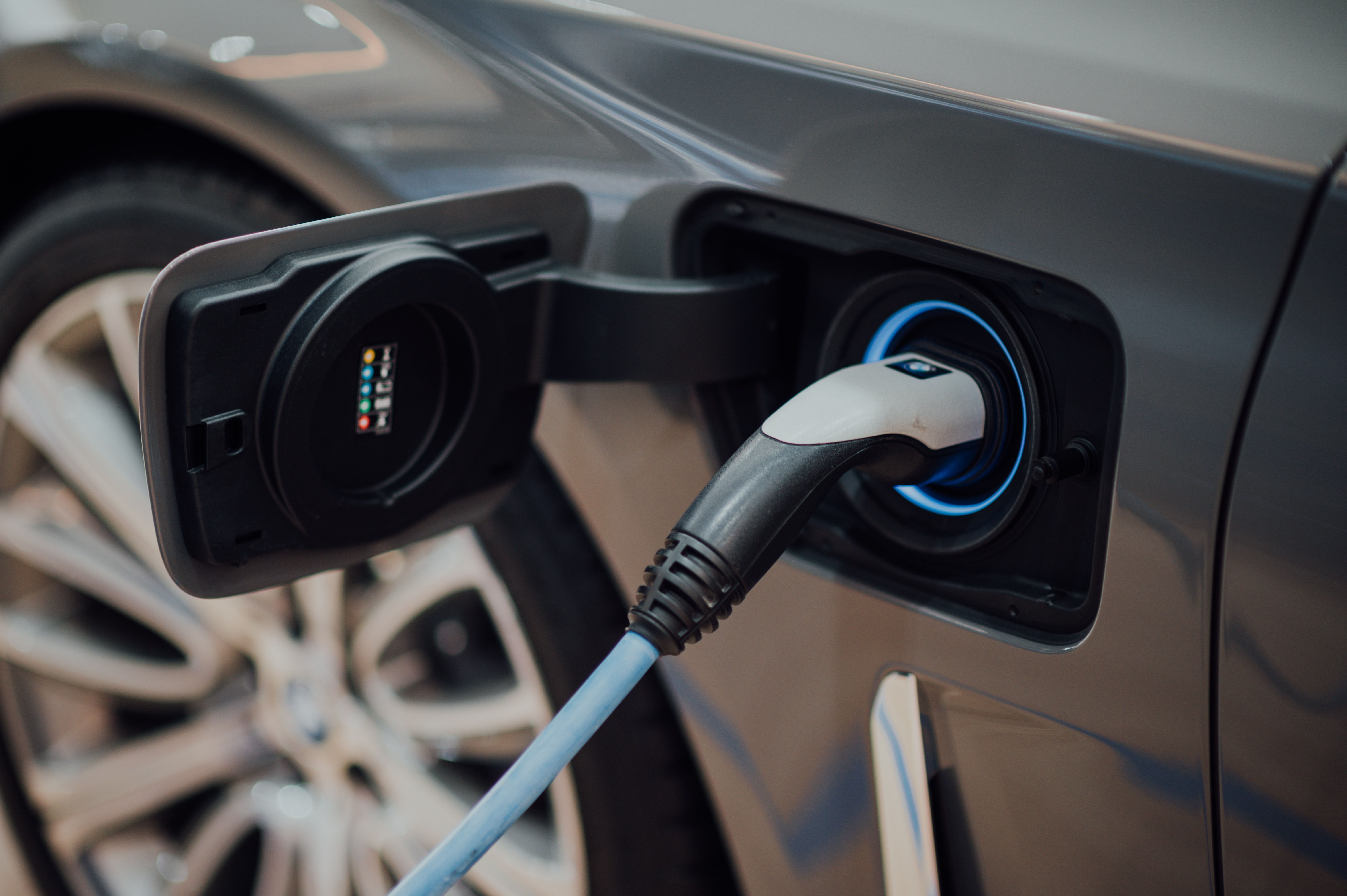Electric care charging photo by https://unsplash.com/@chuttersnap