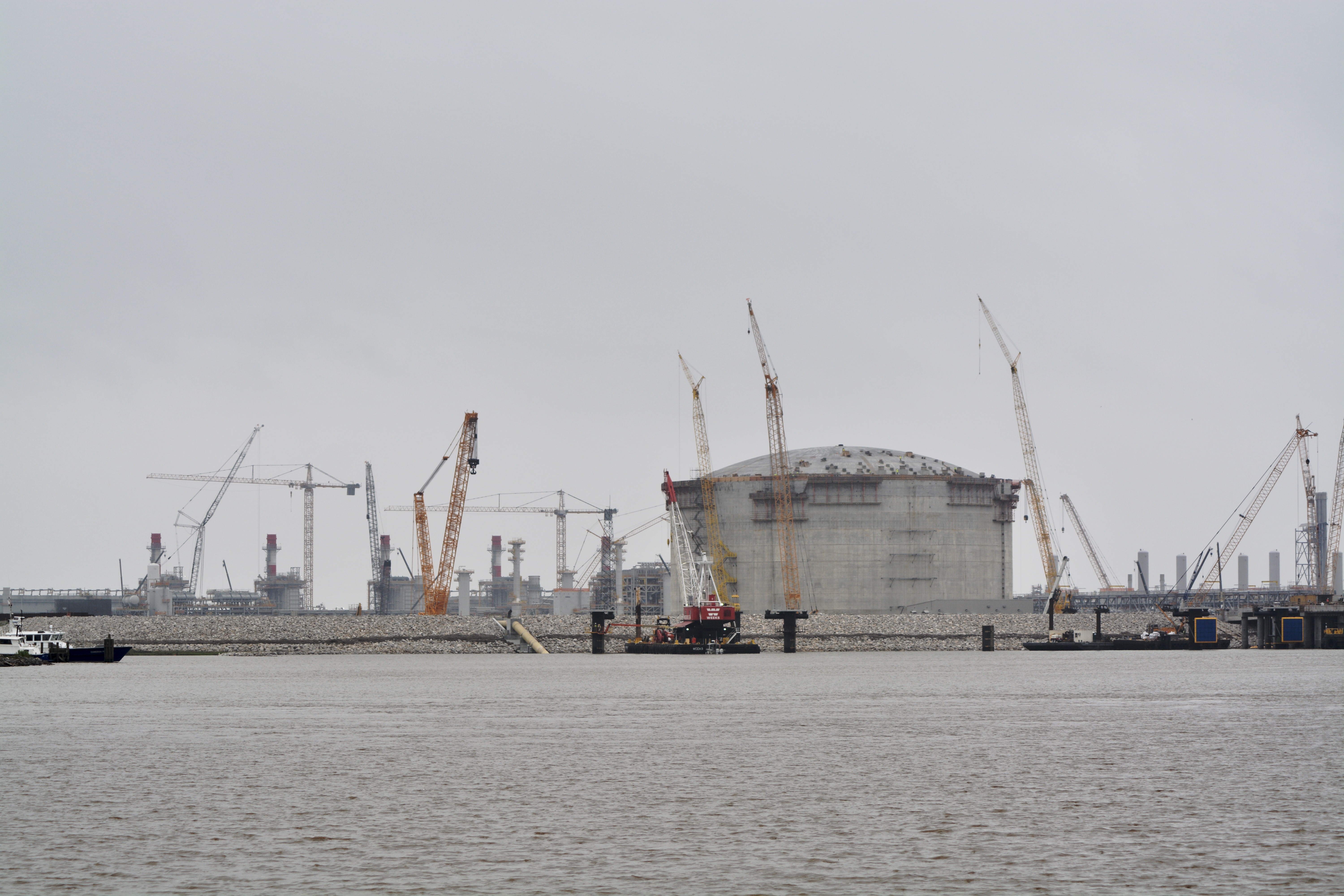 LNG export facility under construction
