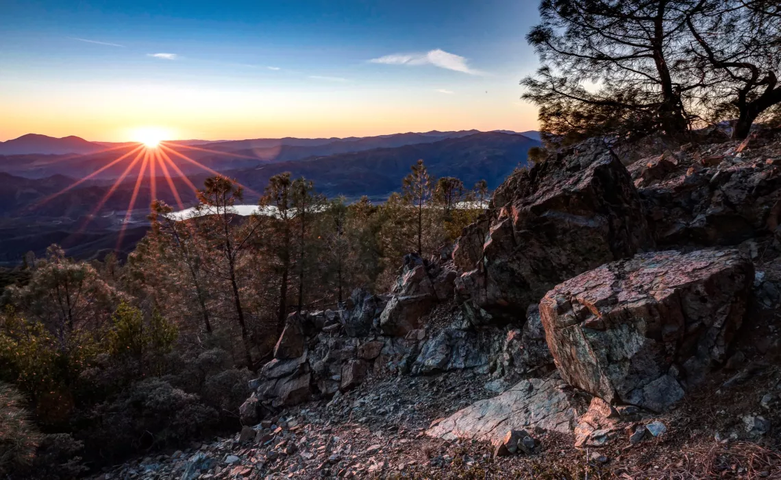 Condor Ridge-Molok Luyuk-Sunset Over Serpentine