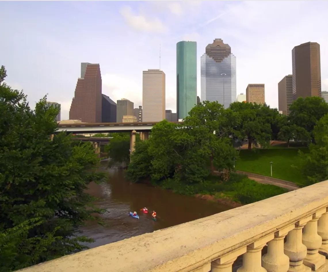 Paddlers from the Sabine Street Bridge