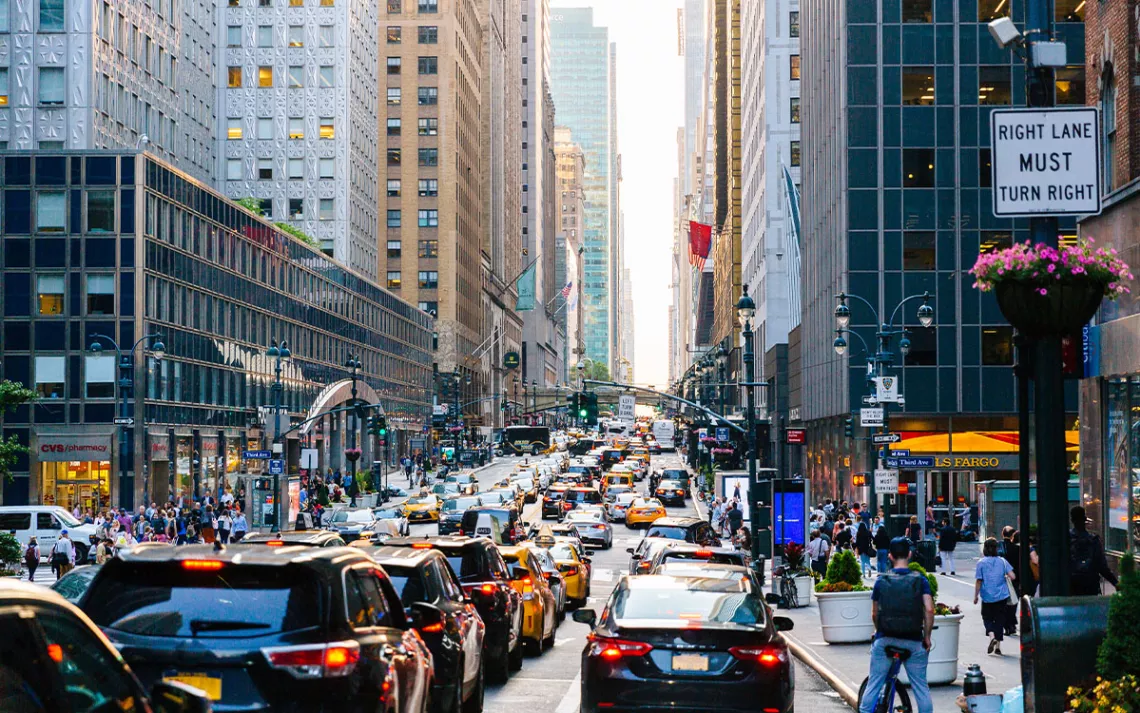 Embouteillage sur la 42e rue à Manhattan, New York