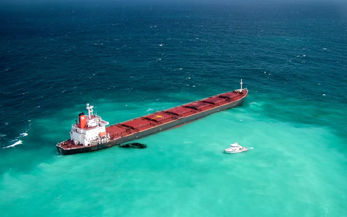 Coal carrier Shen Neng aground on the Great Barrier Reef