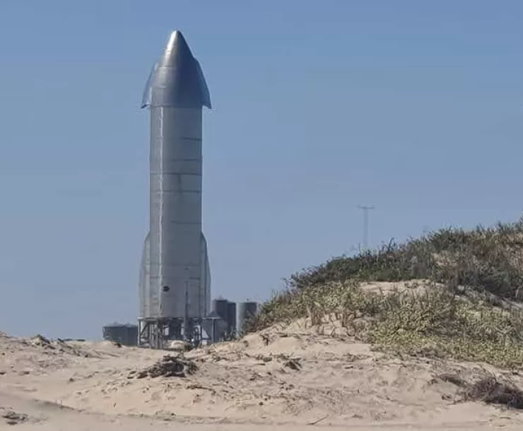 SpaceX_Rocket_on_beach_Bekah_Hinojosa.png